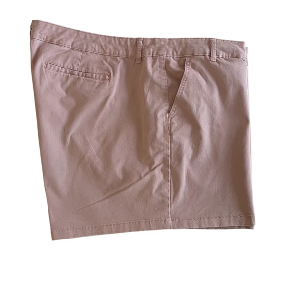 a.n.a. Women's Plus-Size 26 ROSE PINK 4.5" Mid Rise Flat-front Chino Short - Picture 3 of 11